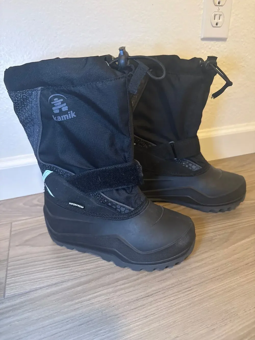 NEW Kamik Kids Size 1 Waterproof Winter Snow Boots Black Insulated Unisex